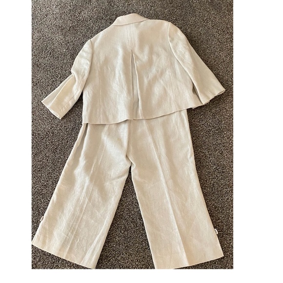 Woman's Suit - Picture 2 of 12